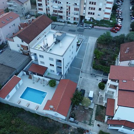 Apartment Zara - Luxury Apartment With Private Pool Esterno foto