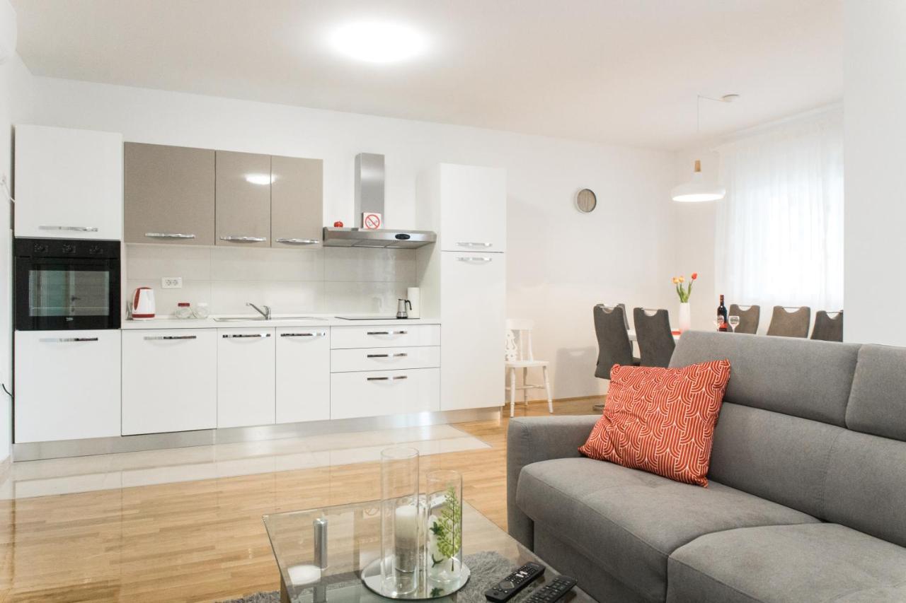 Apartment Zara - Luxury Apartment With Private Pool Esterno foto