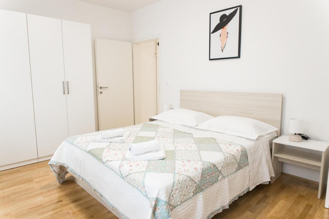 Apartment Zara - Luxury Apartment With Private Pool Esterno foto
