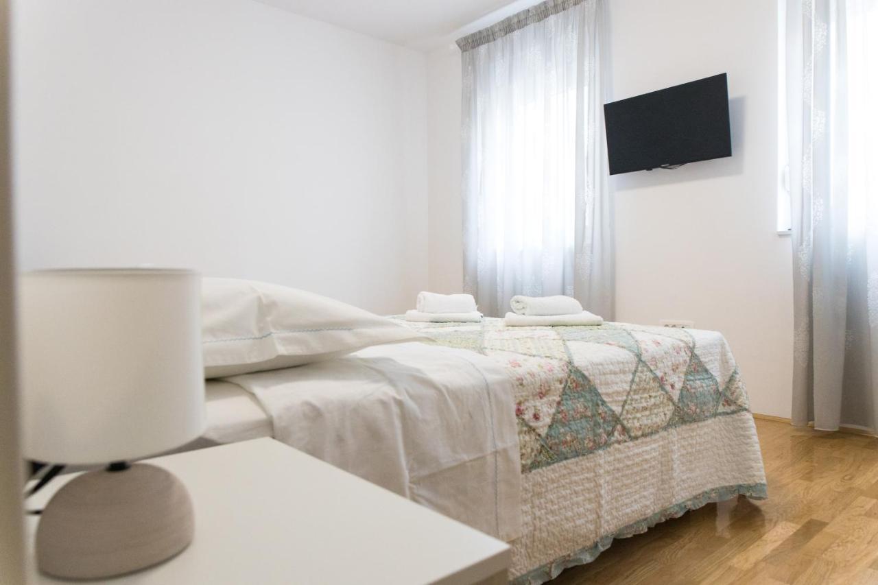 Apartment Zara - Luxury Apartment With Private Pool Esterno foto