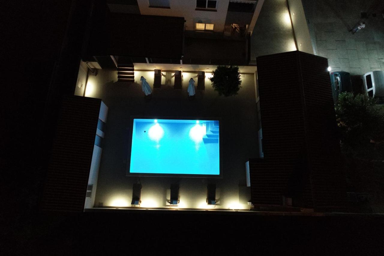 Apartment Zara - Luxury Apartment With Private Pool Esterno foto