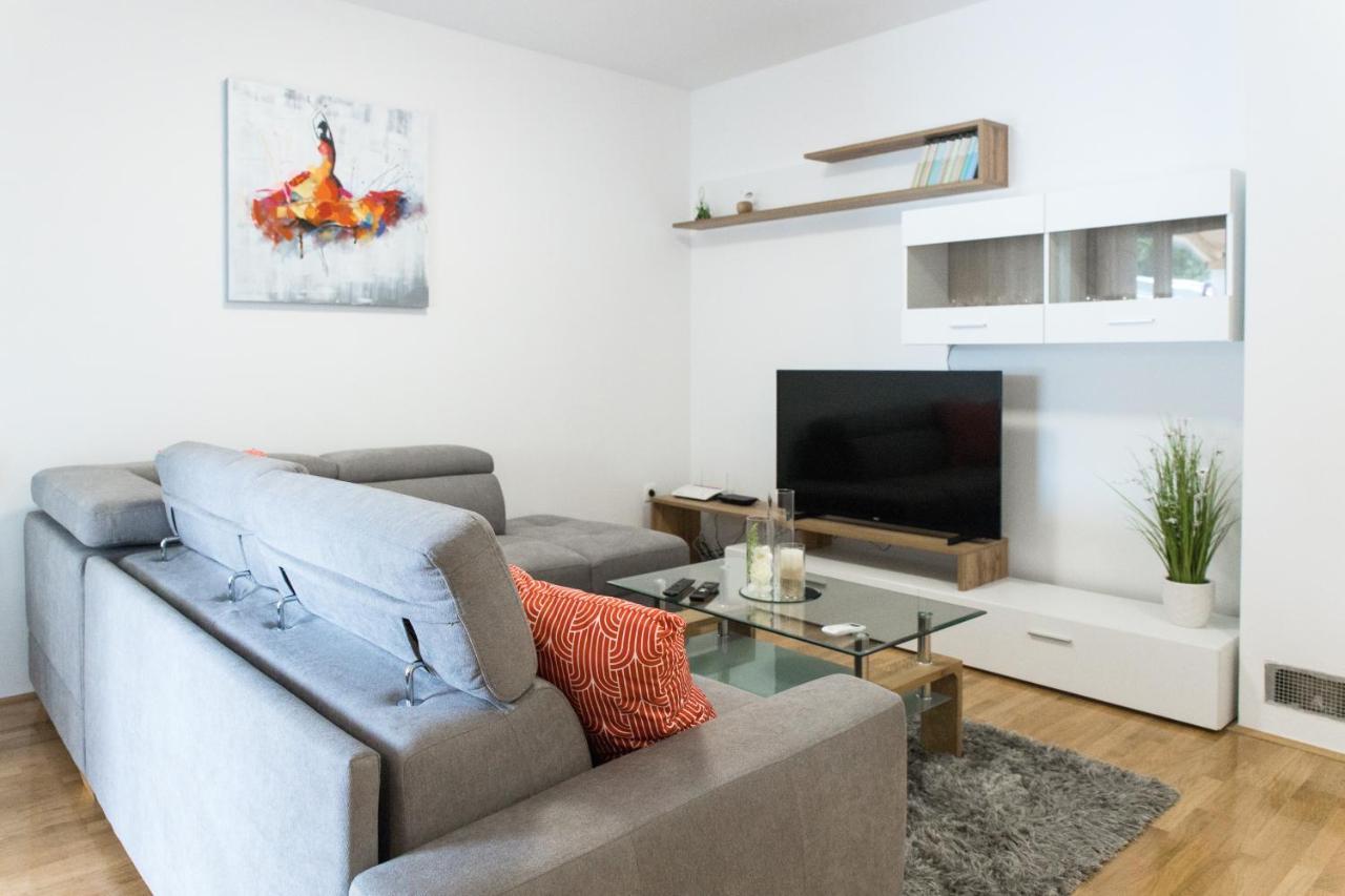 Apartment Zara - Luxury Apartment With Private Pool Esterno foto
