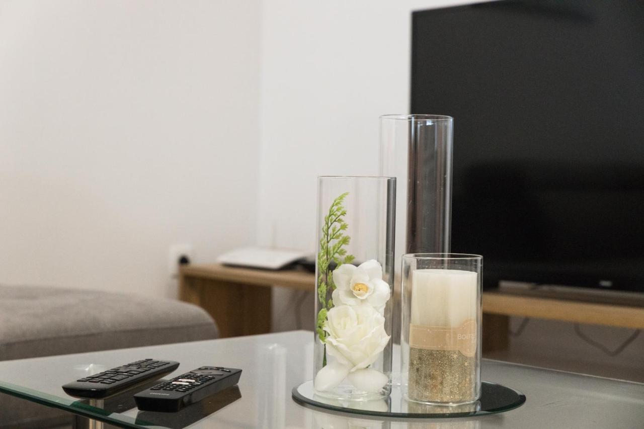 Apartment Zara - Luxury Apartment With Private Pool Esterno foto