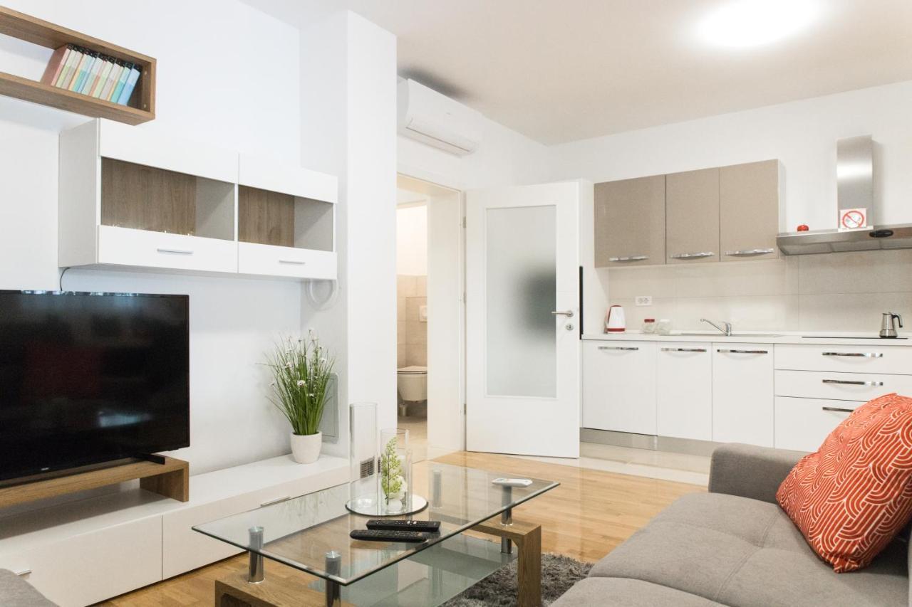 Apartment Zara - Luxury Apartment With Private Pool Esterno foto