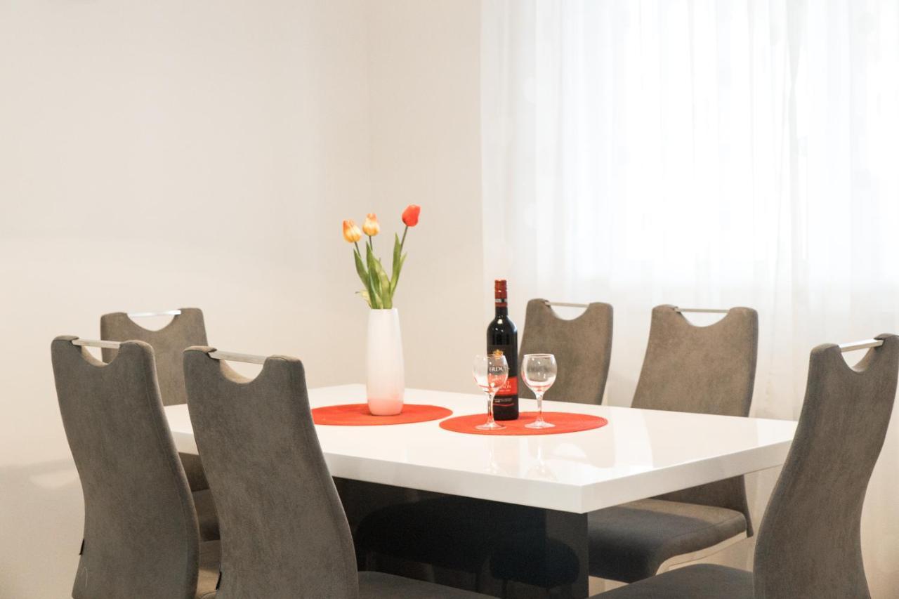Apartment Zara - Luxury Apartment With Private Pool Esterno foto